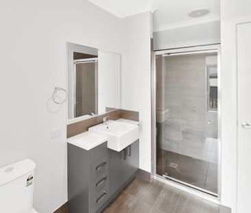 Modern 3-bedroom, 2-bathroom terrace home offering low-maintenance ... - Photo 6