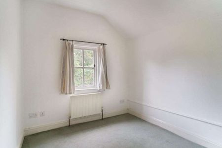 Charming Grade II listed 3 bedroom Victorian mid-terrace house with mature garden in Jericho - Photo 4