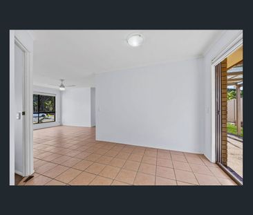 Delightful two-bedroom, two-bathroom home, centrally located just m... - Photo 2