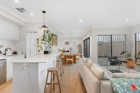 MODERN IMPRESSIVE FAMILY HOME - ENJOY THE BEACH LIFE - Photo 2