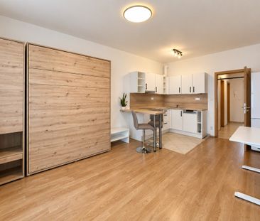 Pronájem vybaveného bytu 1+kk, 35 m², s balkonem a garážovým stáním... - Photo 4