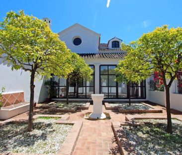 6 bedroom luxury Villa for rent in San Pedro de Alcántara, Spain - Photo 5