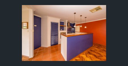 HIDDEN GEM - WALK TO STATION - Photo 2