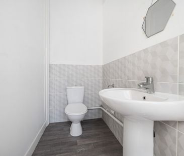 6 bedroom terraced house to rent - Photo 3