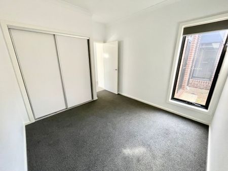 Contemporary Elegance in Deanside Estate - Perfect for Modern Living! - Photo 5