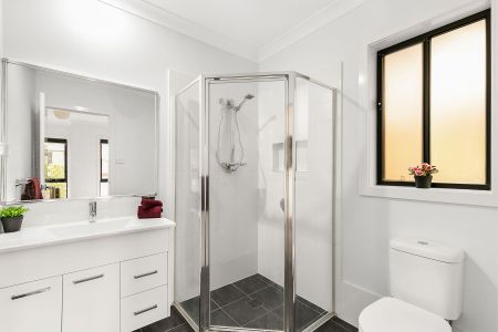 SINGLE LEVEL FAMILY HOME - Photo 5