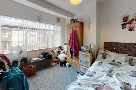 Ash Crescent , - Photo 3