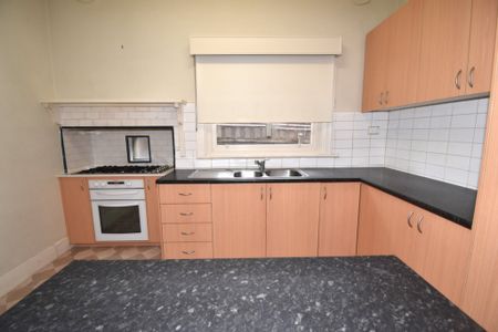 2 Bedroom Home - a Short Stroll to All Centre Road Offers! - Photo 5