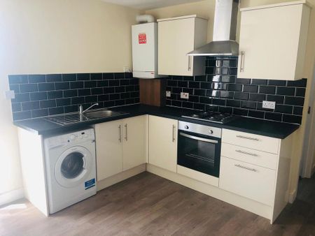 2 bedroom flat to rent - Photo 3