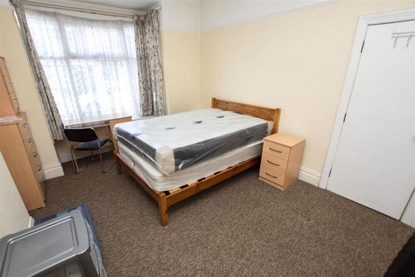 6 bedroom house to rent - Photo 1