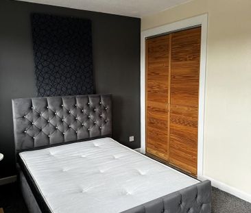 2 bedroom end of terrace house to rent - Photo 3