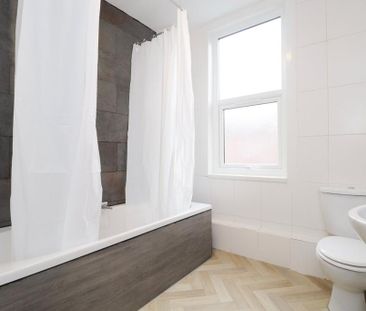 2 bedroom end of terrace house to rent - Photo 5