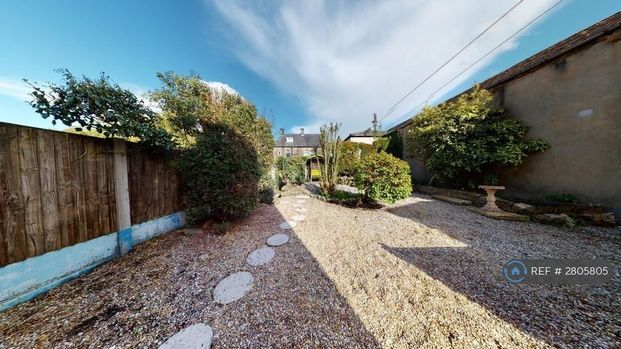 2 bedroom end of terrace house to rent - Photo 1