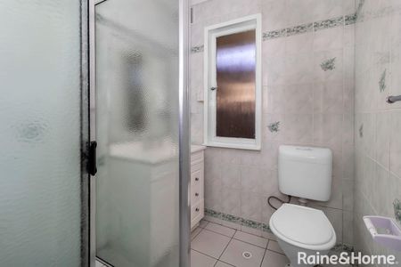 Well Presented Brick Home - Photo 3