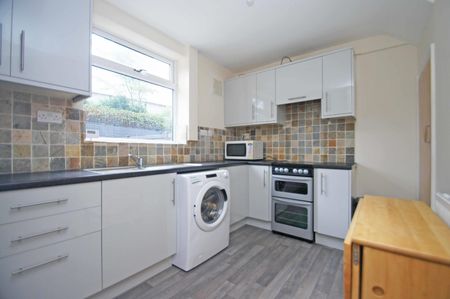 2 bedroom semi-detached house to rent - Photo 5