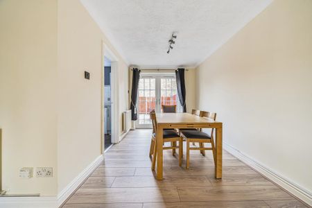 3 bedroom semi-detached house to rent - Photo 5