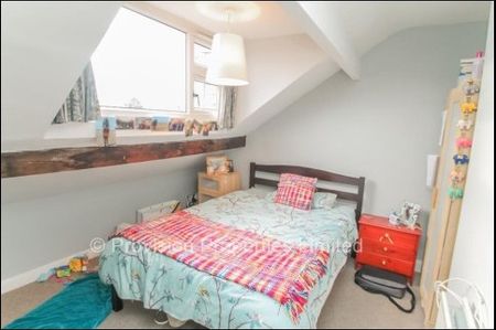 3 Bedroom 2 Bathroom - Photo 4