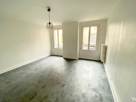 CHARTRES – CENTRE VILLE, 5 MN. A PIED DE LA GARE BEAU 3 PIECES LUMINEUX 1er Et. 75.86m² Hab. - Photo 3