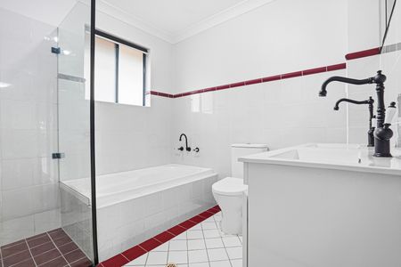 Beautiful 2 Bedroom Unit, Great Location, Ducted Air! - Photo 2