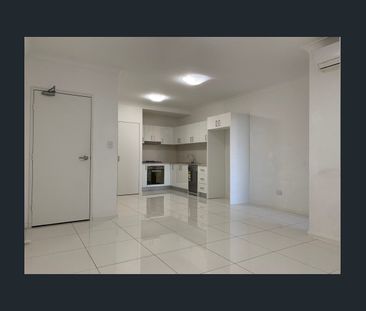 Well Maintained, modern living in the heart of Liverpool. - Photo 3