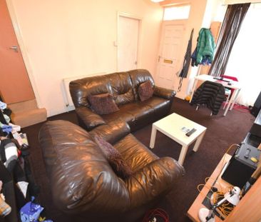 2 bedroom House in Cross Flatts Grove, Leeds - Photo 6