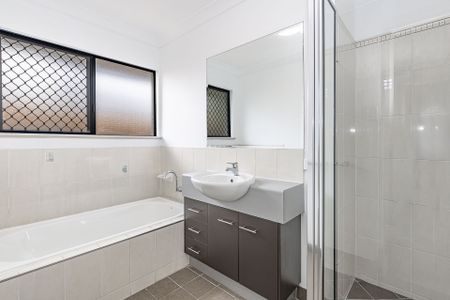 7 Helvellyn Street, Bushland Beach - Photo 2