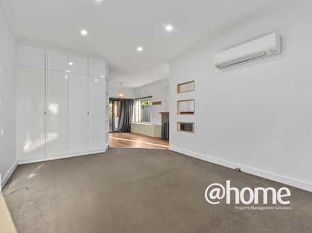 Modern Family Home - Photo 2