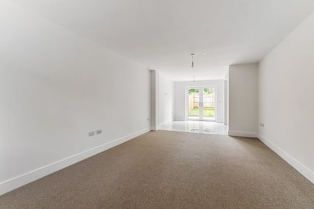3 bedroom semi-detached house to rent - Photo 2