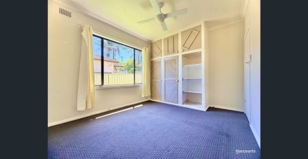 Quiet Street within Menangle Park - Photo 5