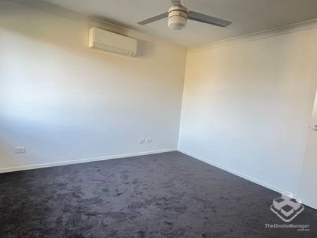 STUNNING 3-BEDROOM TWO-STORY TOWNHOUSE- CLOSE TO EVERYTHING! - Photo 3