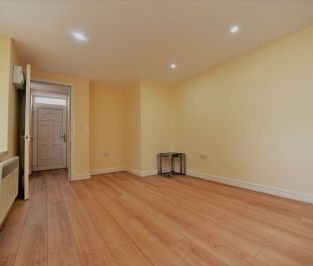 1 bedroom Flat in Flat 5, Leeds - Photo 5