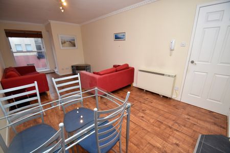 1 bed flat to rent in Ingram Street, Glasgow, G1 1 - Photo 2