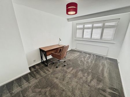 Trent Avenue, Upminster, RM14 - Photo 2