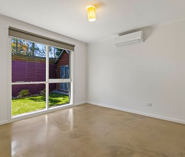 CONTEMPORARY SINGLE LEVEL VILLA IN THE HEART OF MOUNT WAVERLEY - Photo 5