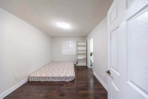 For Lease - 96 Maverick Crescent, Vaughan, Ontario - Photo 1