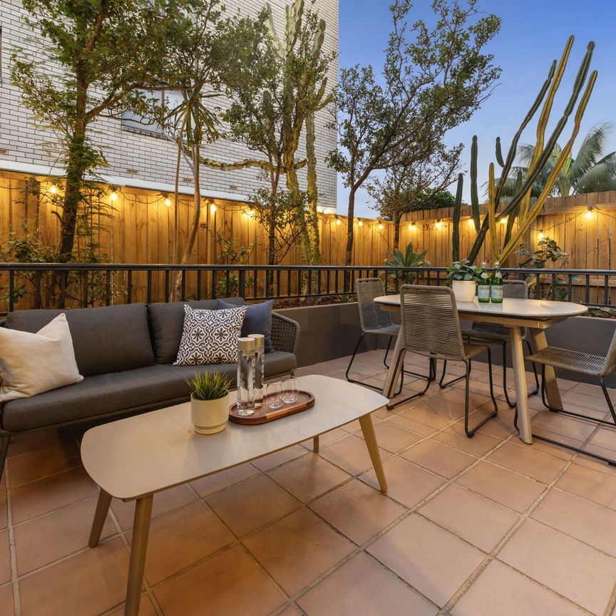 Three Bedroom Townhouse with Parking - Unfurnished - Photo 1