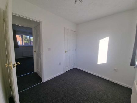 Lowry Close, Corby - Photo 3