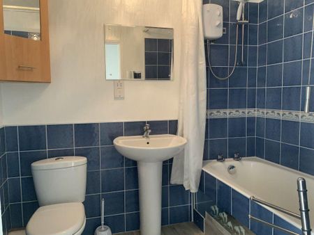 2 bedroom terraced house to rent - Photo 4