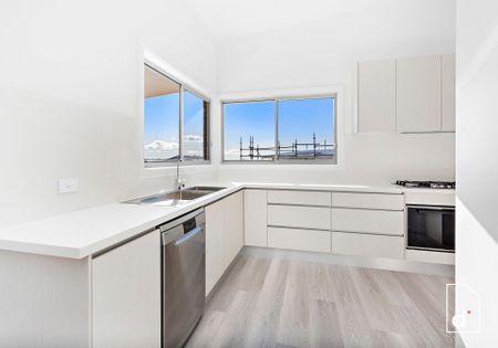 Chic With Stunning Lake Views - Photo 2