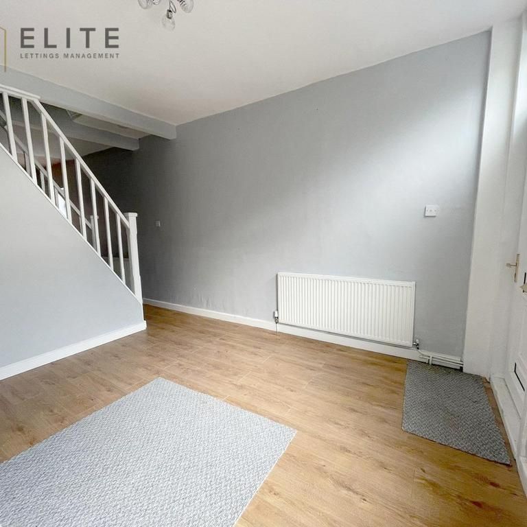 2 bedroom end of terrace house to rent - Photo 1