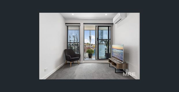 A modern home in the perfect location - Photo 1