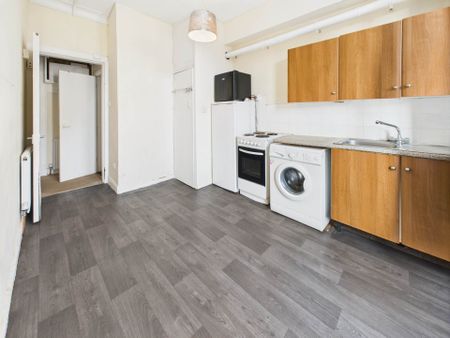 Price £550 pcm - Available Now - Unfurnished - Photo 2