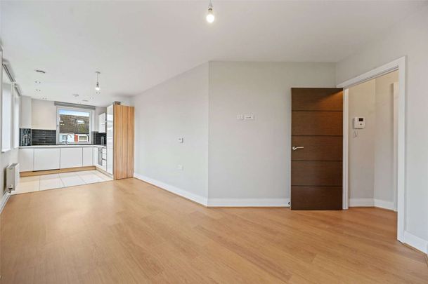 A high specification 1 bedroom apartment set on the first floor. Parking is available on request. Available now and offered unfurnished. - Photo 1