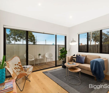 Stylish Courtyard Apartment in Prime Lifestyle Location - Photo 4