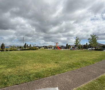 Executive Family Home - Exceptional, Stylish & Triple Living - Photo 6