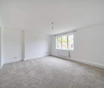 4 bedroom semi-detached house to rent - Photo 2