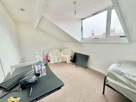 Woodview Terrace, Leeds, LS11 - Photo 2