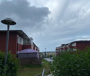 Skarpbrunnavägen, Norsborg - Photo 2