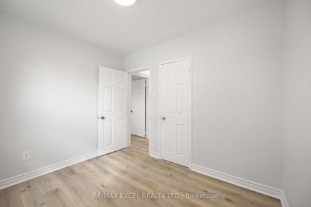 Detached Home For Lease | N8145998 - Photo 3