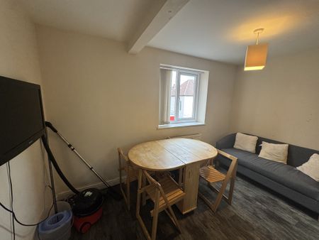 Lamel Street, Hull Road - P1033 - Photo 2